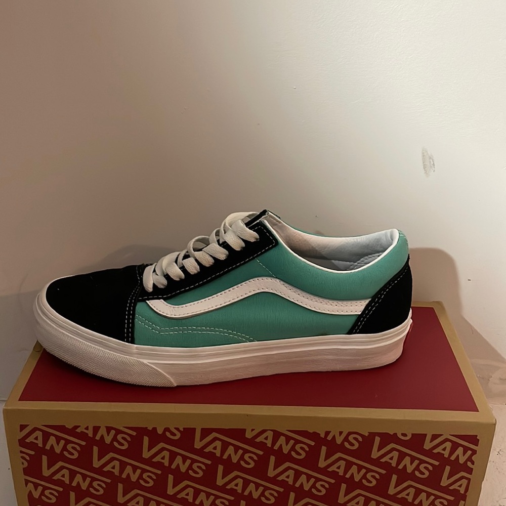 ❗️BRAND NEW VANS ❗️